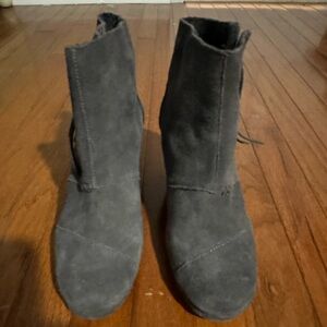 Toms Desert Wedge Dark Grey Suede Boots Zip Ankle Bootie size 10